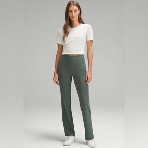 Lululemon Smooth Fit Pull-On High-Rise
Pant (size 6)